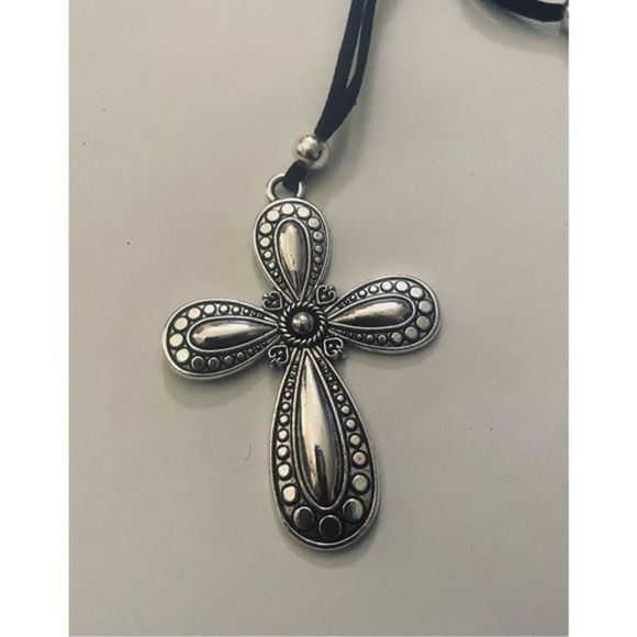 LARGE VINTAGE CELTIC GOTHIC CROSS NECKLACE - Picture 3 of 4